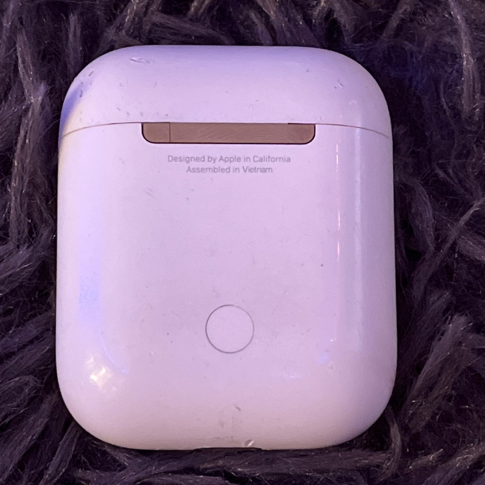 AirPod case (no pods)